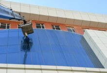 ازالة الواصق والاستيكر من الجدران